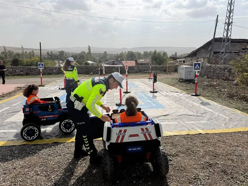 Artova'da öğrencilere trafik eğitimi