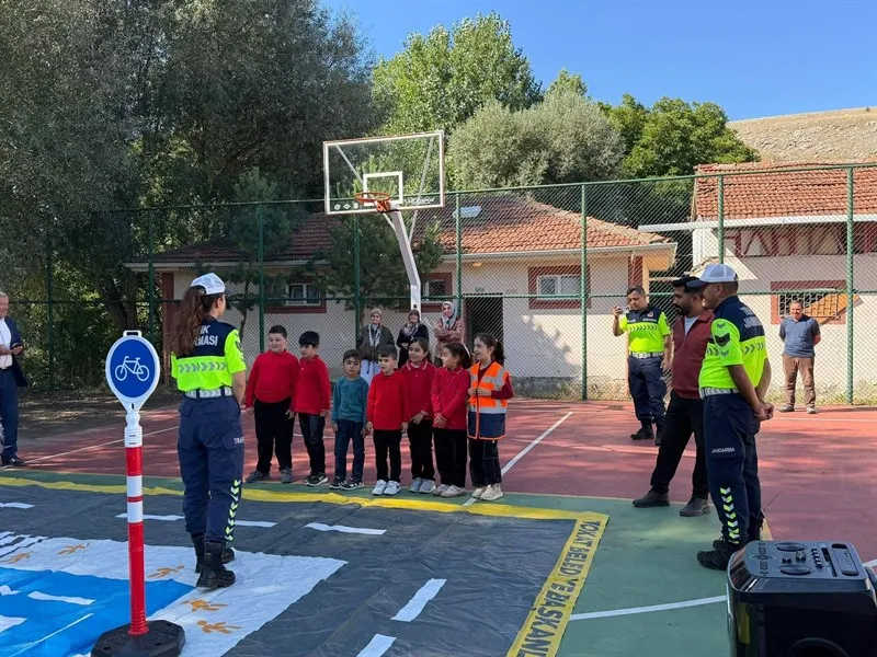 Artova'da öğrencilere trafik eğitimi