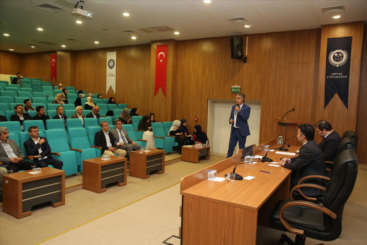 Şırnak Üniversitesinde “Tüketim Çağında Tasarrufun Dini ve Ekonomik Boyutu” paneli düzenlendi