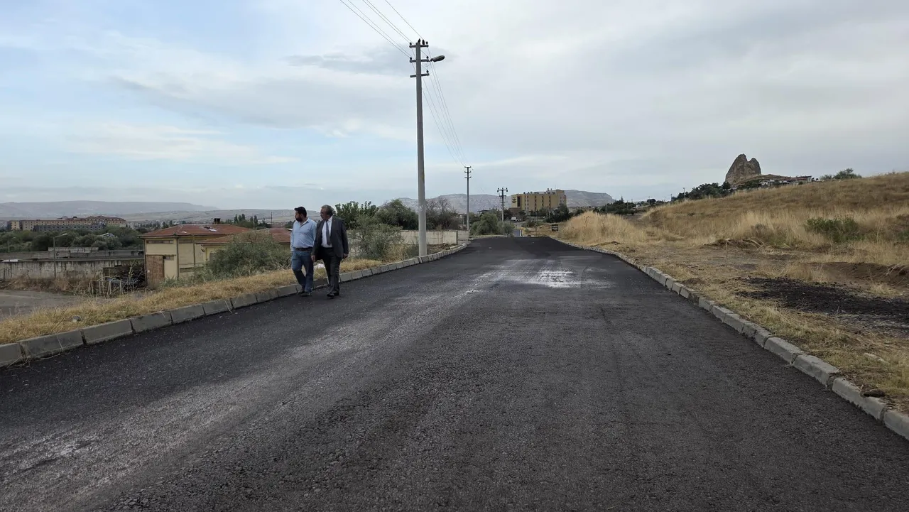 Yeni Mahalle Kızılırmak Caddesi ile Gülşehir Yolu güzergahında sıcak asfalt çalışmaları