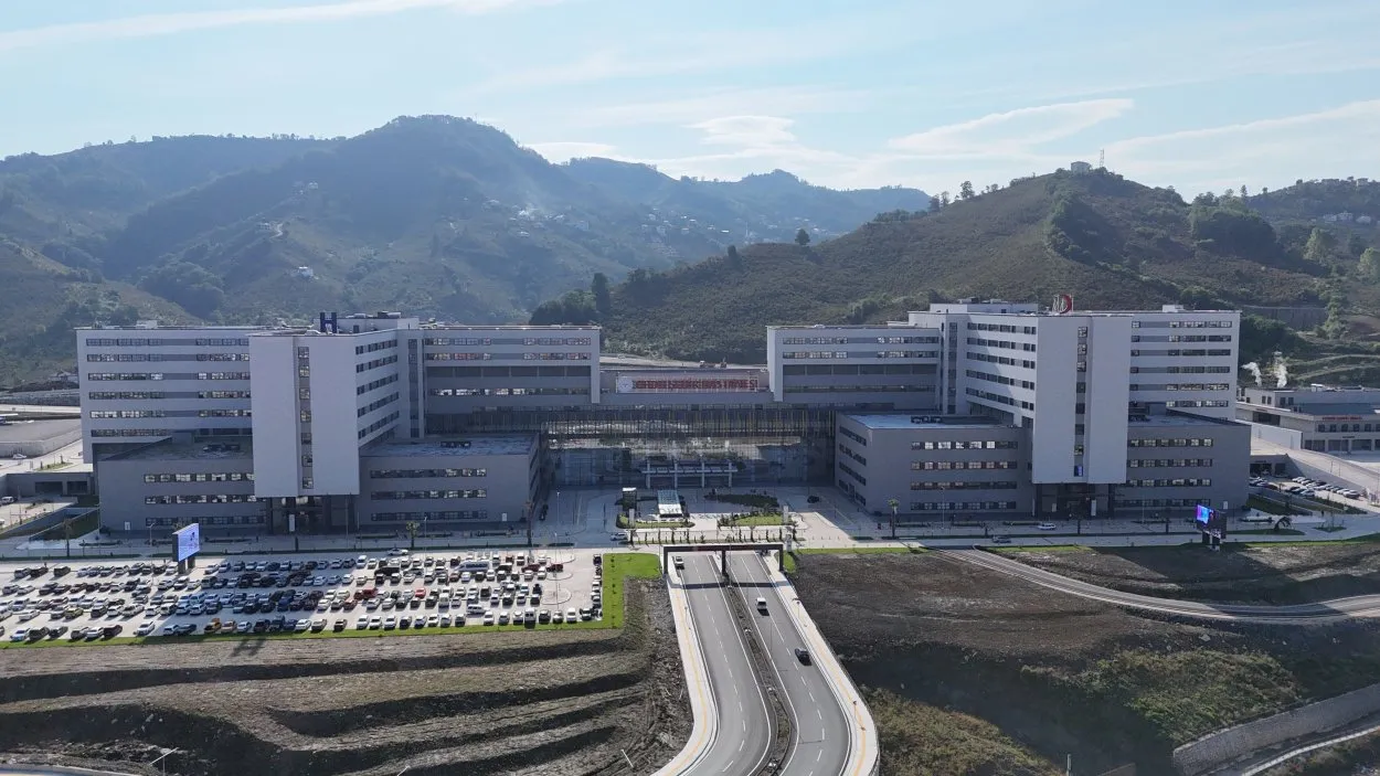 Büyükşehrin dev sağlık yatırımına katkısı sürüyor
