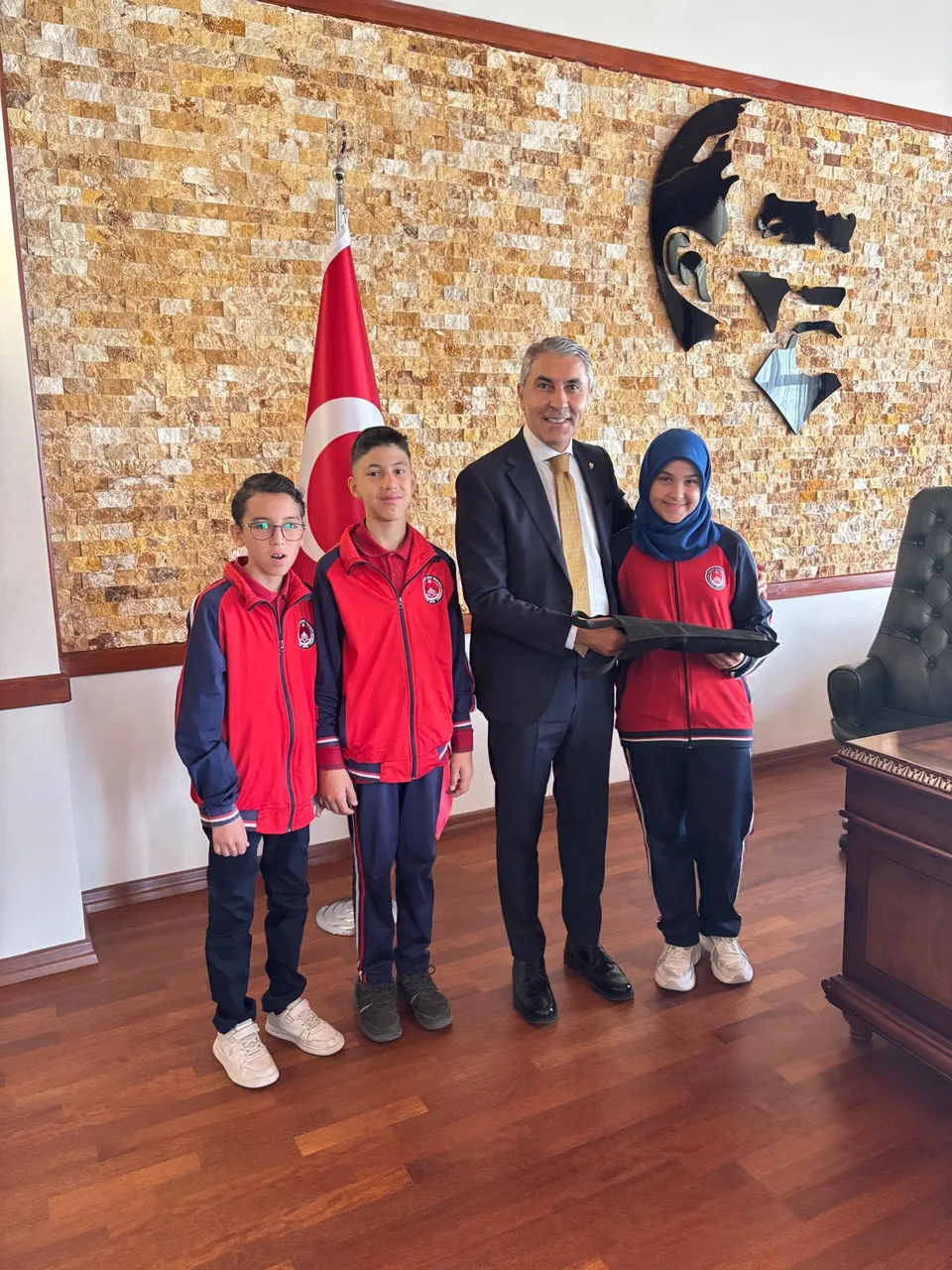 Şehit Mehmet çiftçi ortaokulu öğrencileri, Beypazarı Kaymakamını ziyaret etti
