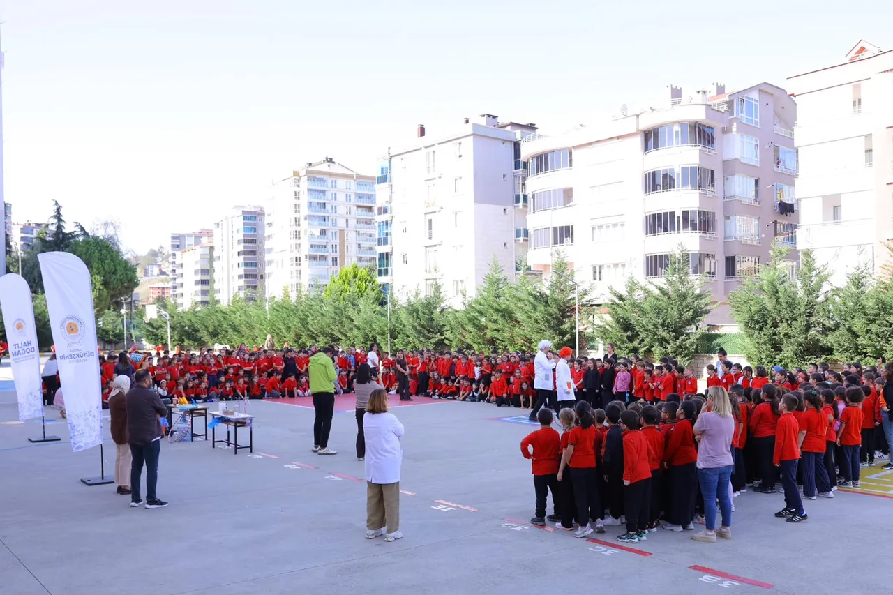 Büyükşehir çocukları bilim ve geleneksel oyunlarla buluşturuyor