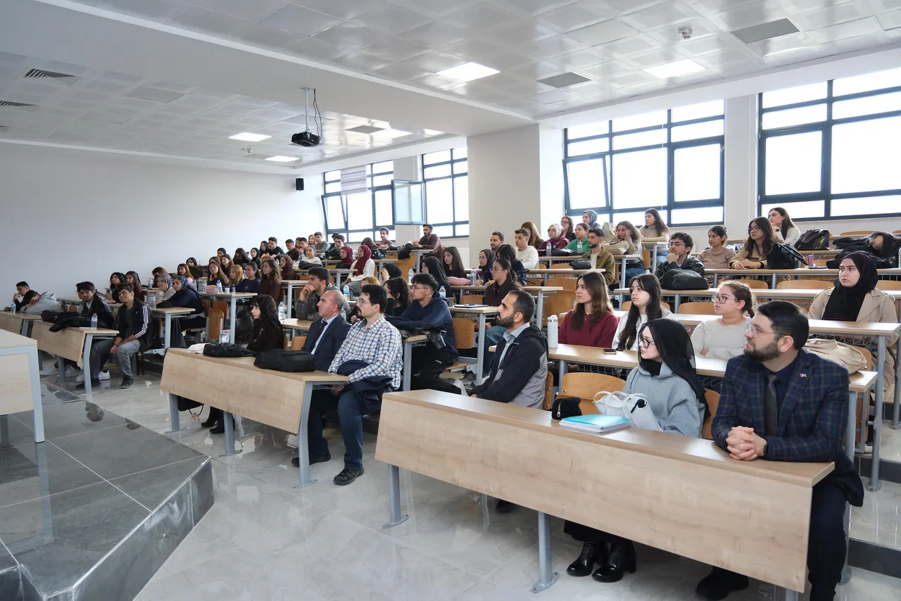 Tokat Cumhuriyet Başsavcı Vekili Coşkun, “Adaletin İzinde” programında öğrencilerle buluştu