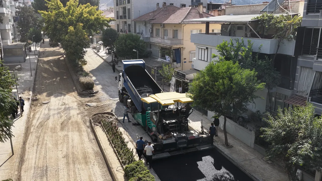 Salihli’de İki Mahalleyi Birbirine Bağlayan Ferah Caddesi yenileniyor