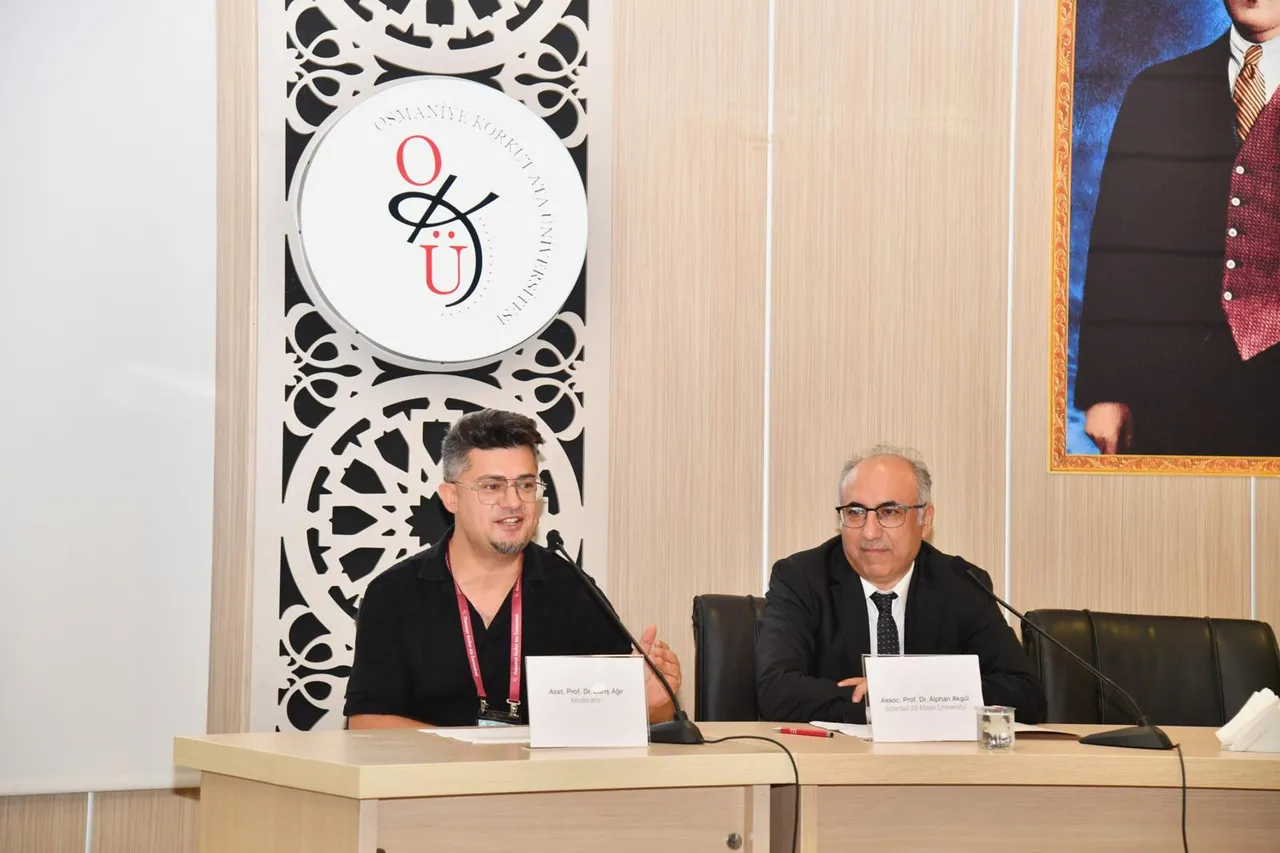 Osmaniye Korkut Ata Üniversitesinde 3. lisans öğrencileri İngiliz Dili ve Edebiyatı Konferansı başladı