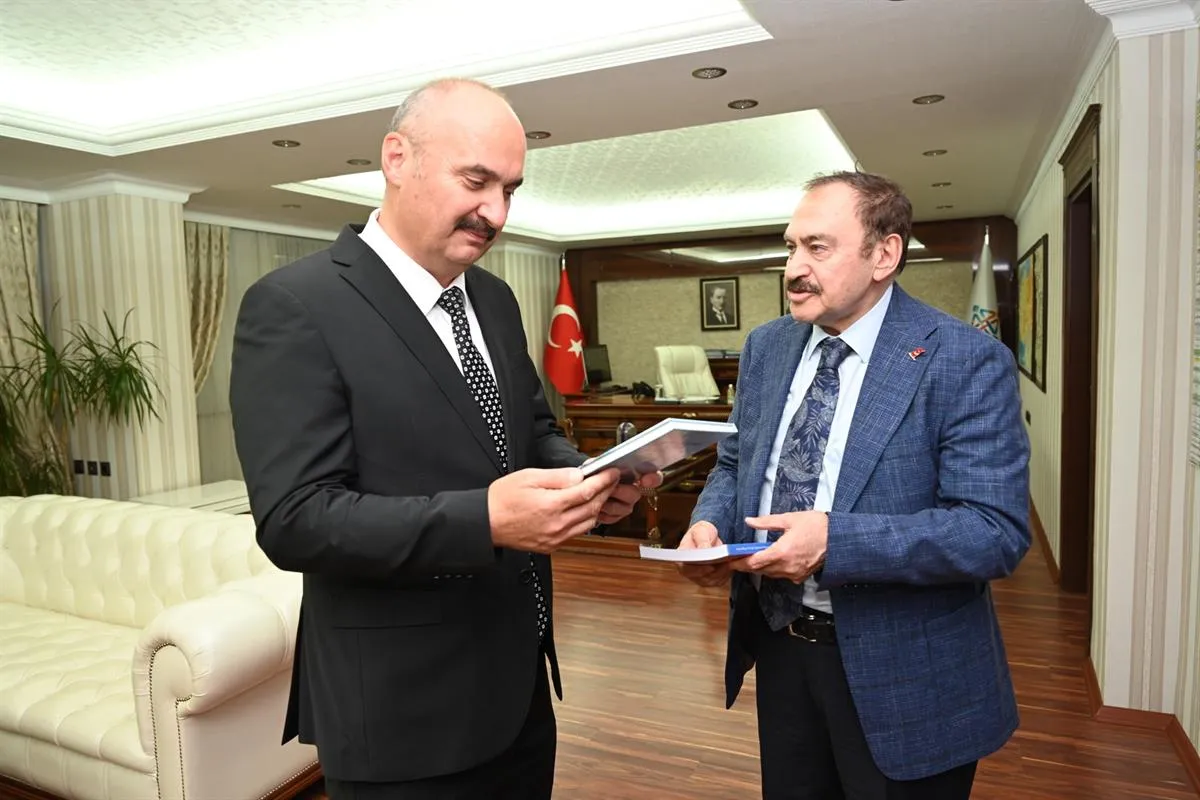 Eski Bakan Eroğlu, Batman Valisi Canalp’ı ziyaret etti