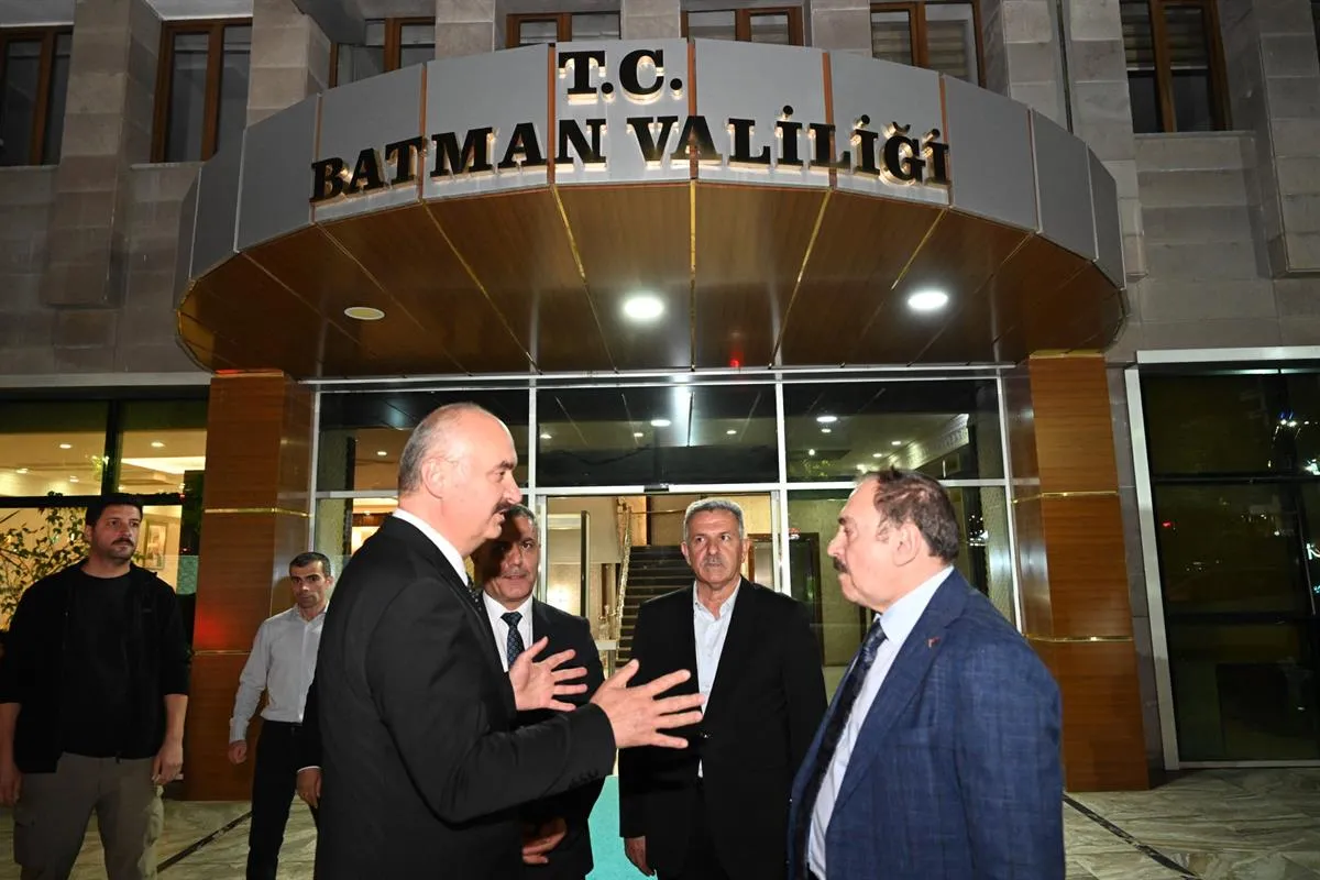 Eski Bakan Eroğlu, Batman Valisi Canalp’ı ziyaret etti