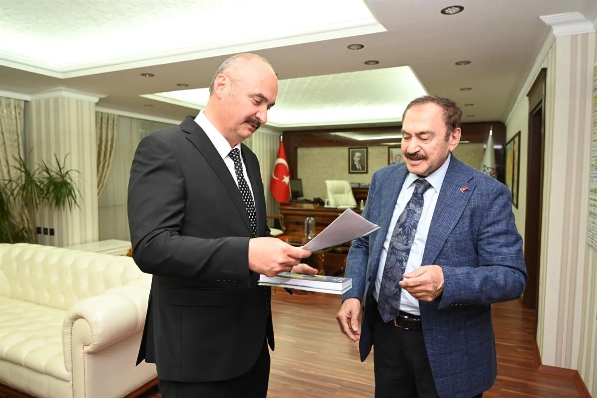 Eski Bakan Eroğlu, Batman Valisi Canalp’ı ziyaret etti