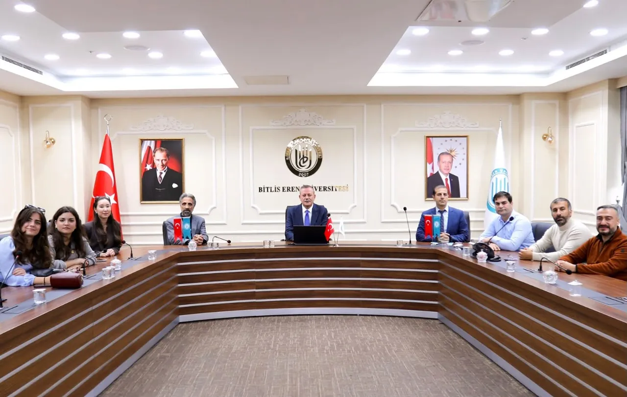 Rektör Elmastaş, gelen Gençlik çalışanlarını ağırladı