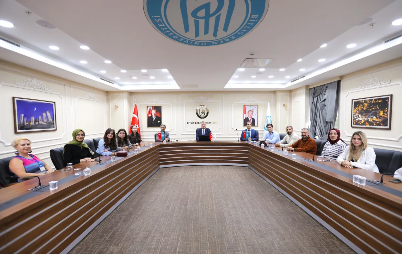 Rektör Elmastaş, gelen Gençlik çalışanlarını ağırladı