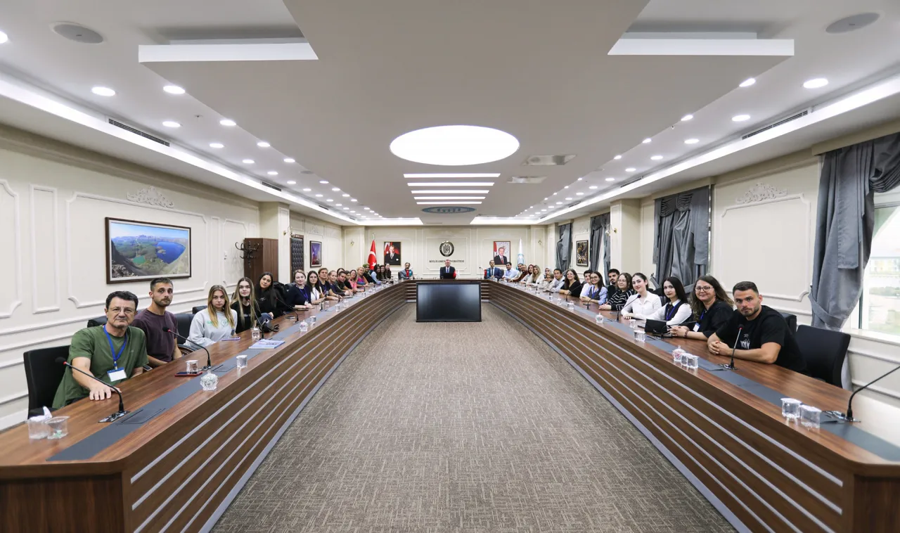 Rektör Elmastaş, gelen Gençlik çalışanlarını ağırladı