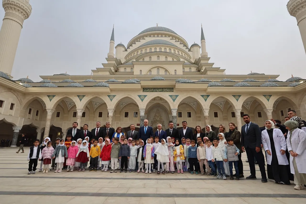 TBMM Başkanı Numan Kurtulmuş Şahinbey Millet Camii?ni ziyaret etti