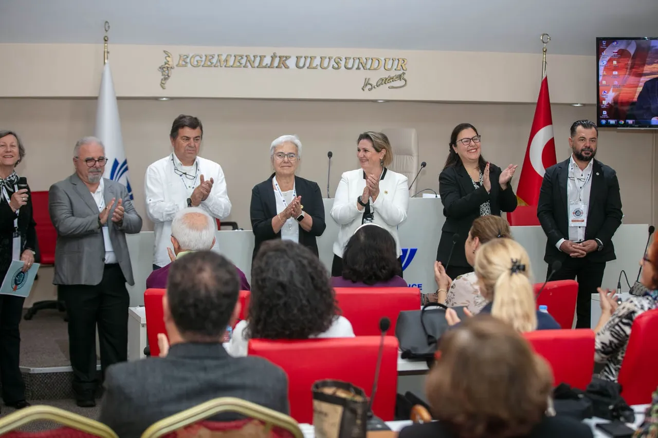 Güzelbahçe 3. Yaş Üniversitesi yeni eğitim dönemine başladı