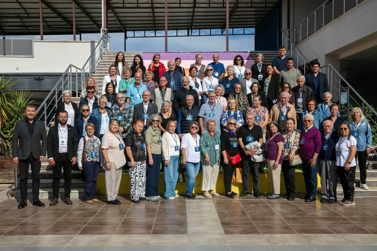 Güzelbahçe 3. Yaş Üniversitesi yeni eğitim dönemine başladı