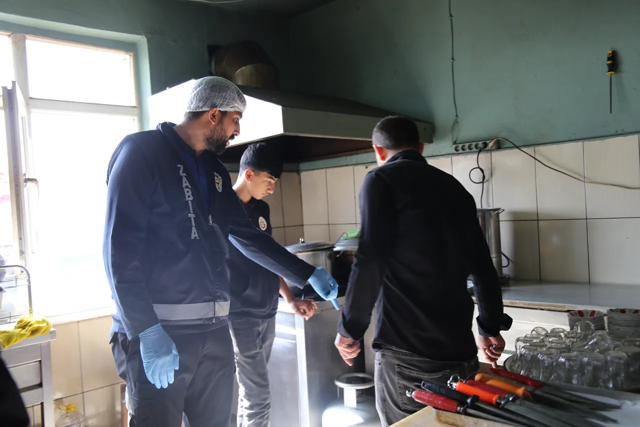 Lice Belediyesi zabıta ekiplerinden lokantalarda gıda ve hijyen denetimi