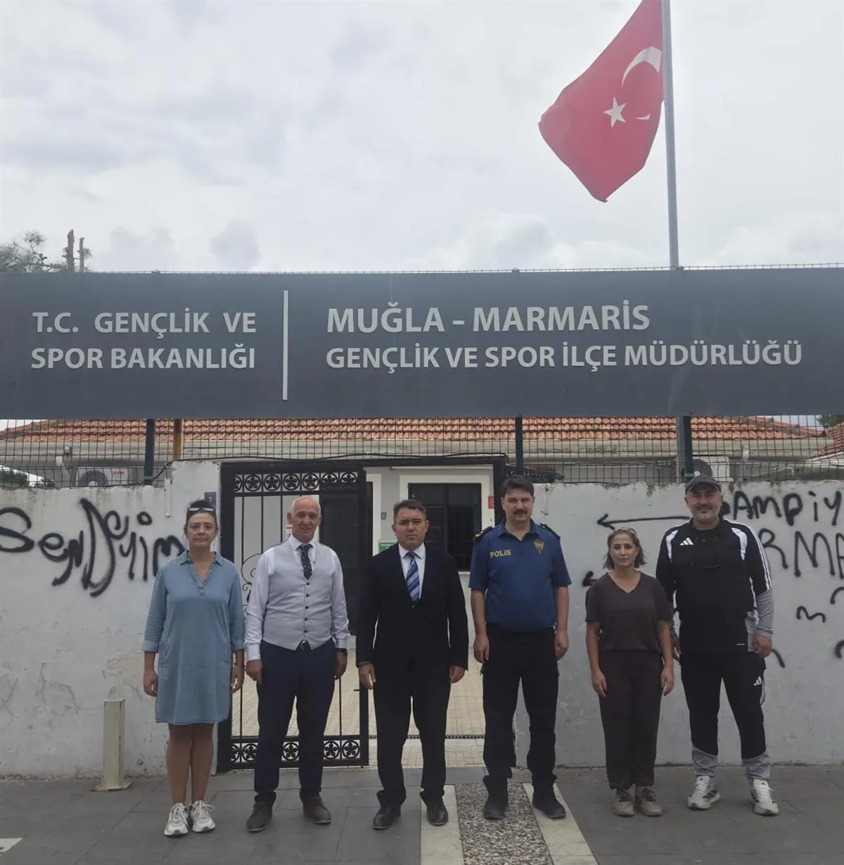 Marmaris İlçe Stadyumu’nda yenileme ve modernizasyon çalışmaları incelendi