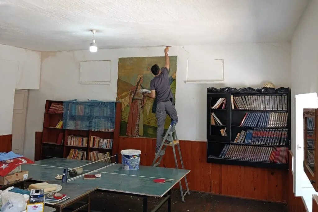 Sivrihisar Belediyesi, ortak kullanım alanlarını daha bakımlı, çalışmaları sürdürüyor