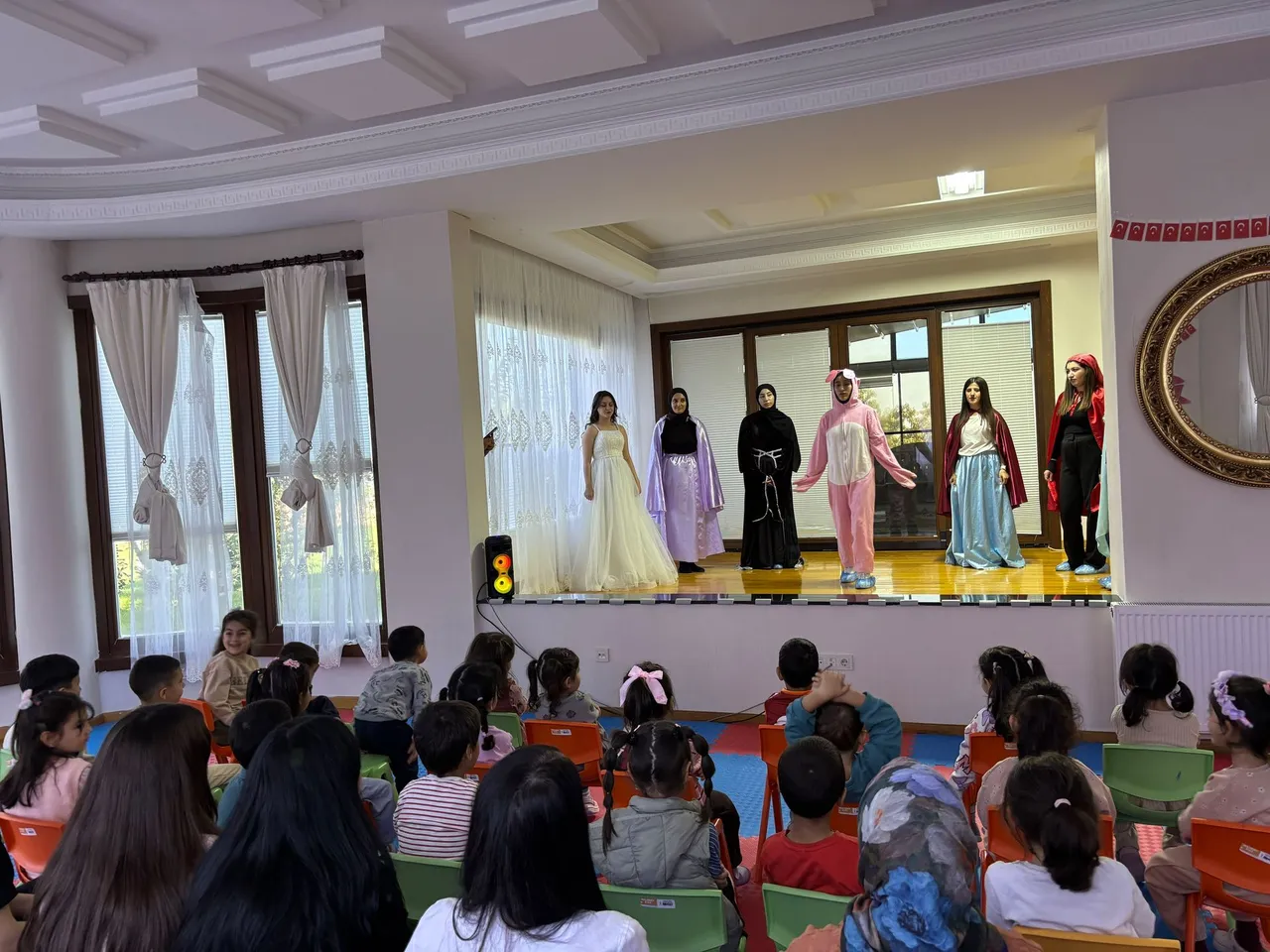 Iğdır Üniversitesi Öğrencileri Püster Alagöz anaokulunda drama etkinliği düzenledi