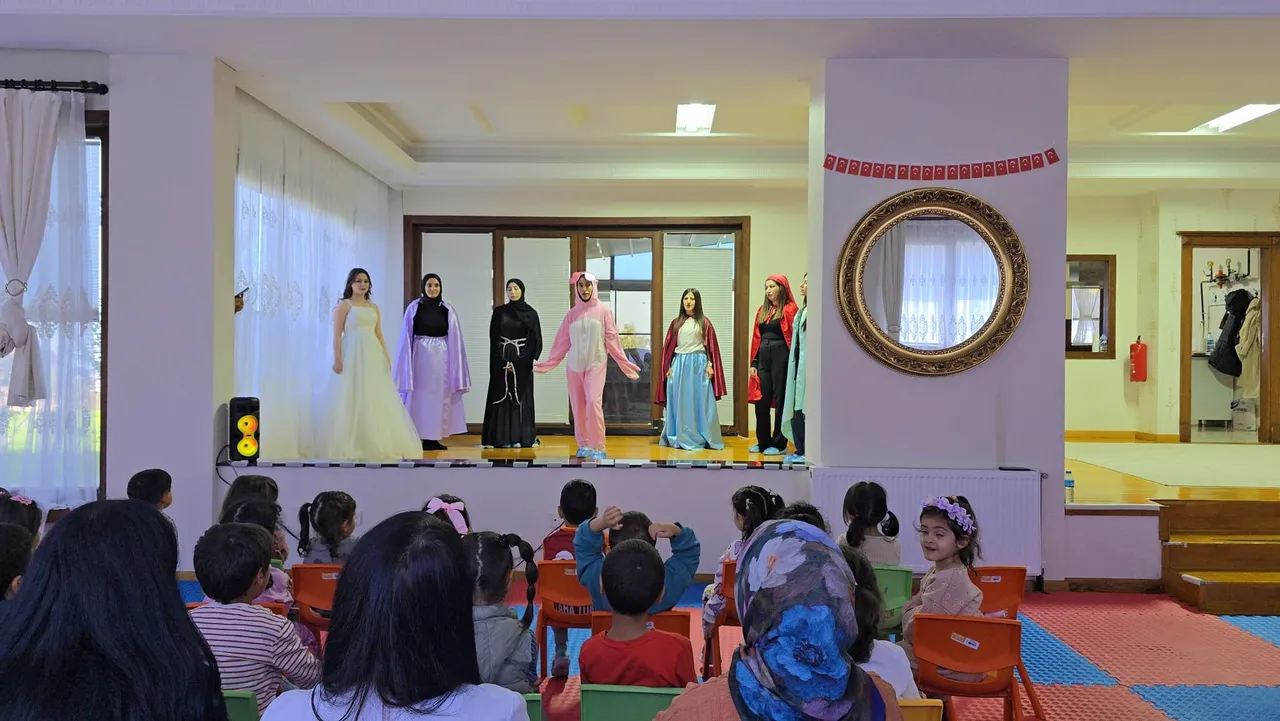 Iğdır Üniversitesi Öğrencileri Püster Alagöz anaokulunda drama etkinliği düzenledi