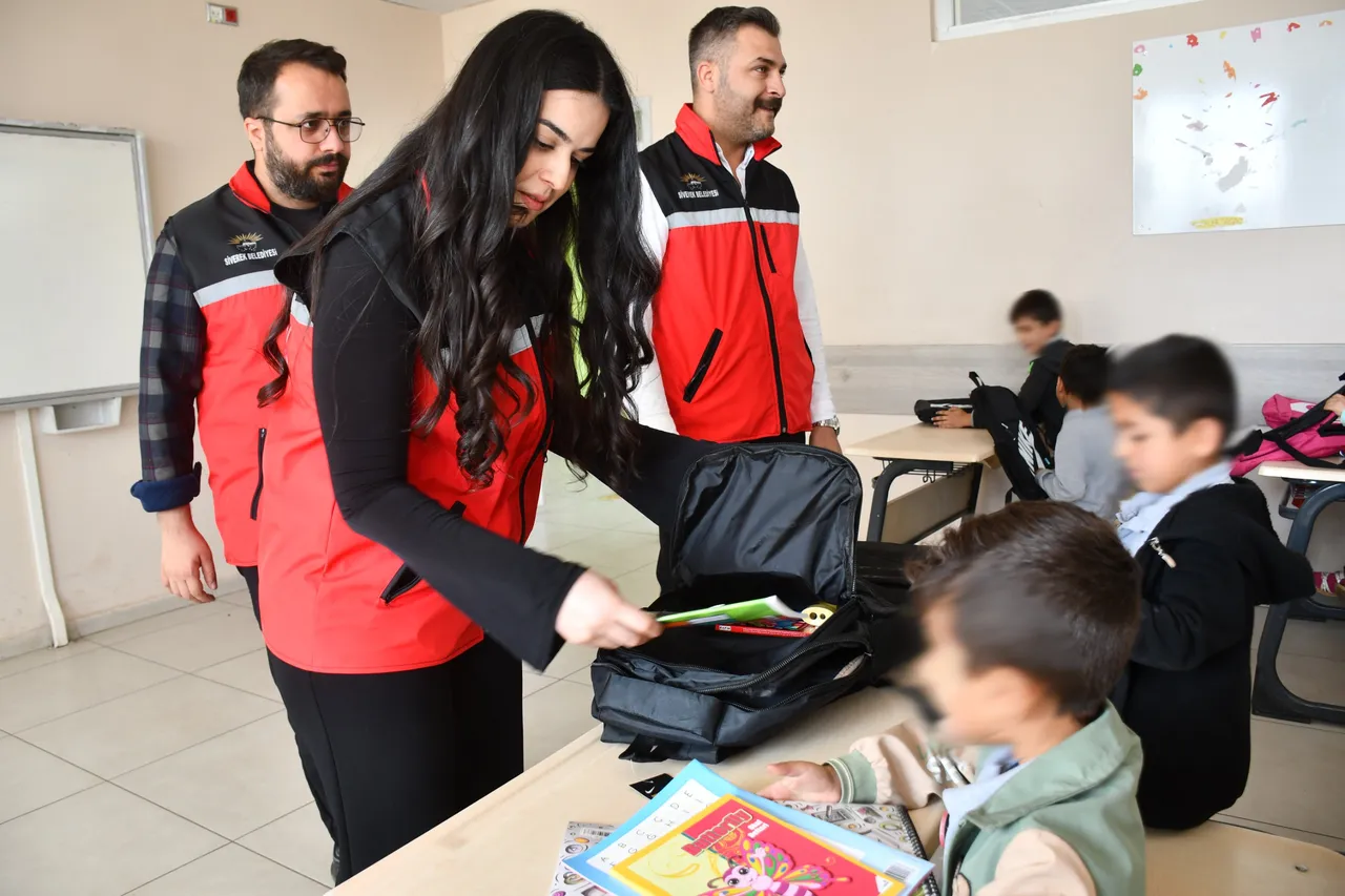 Siverek'te öğrencilere çanta ve kırtasiye desteği sağlandı