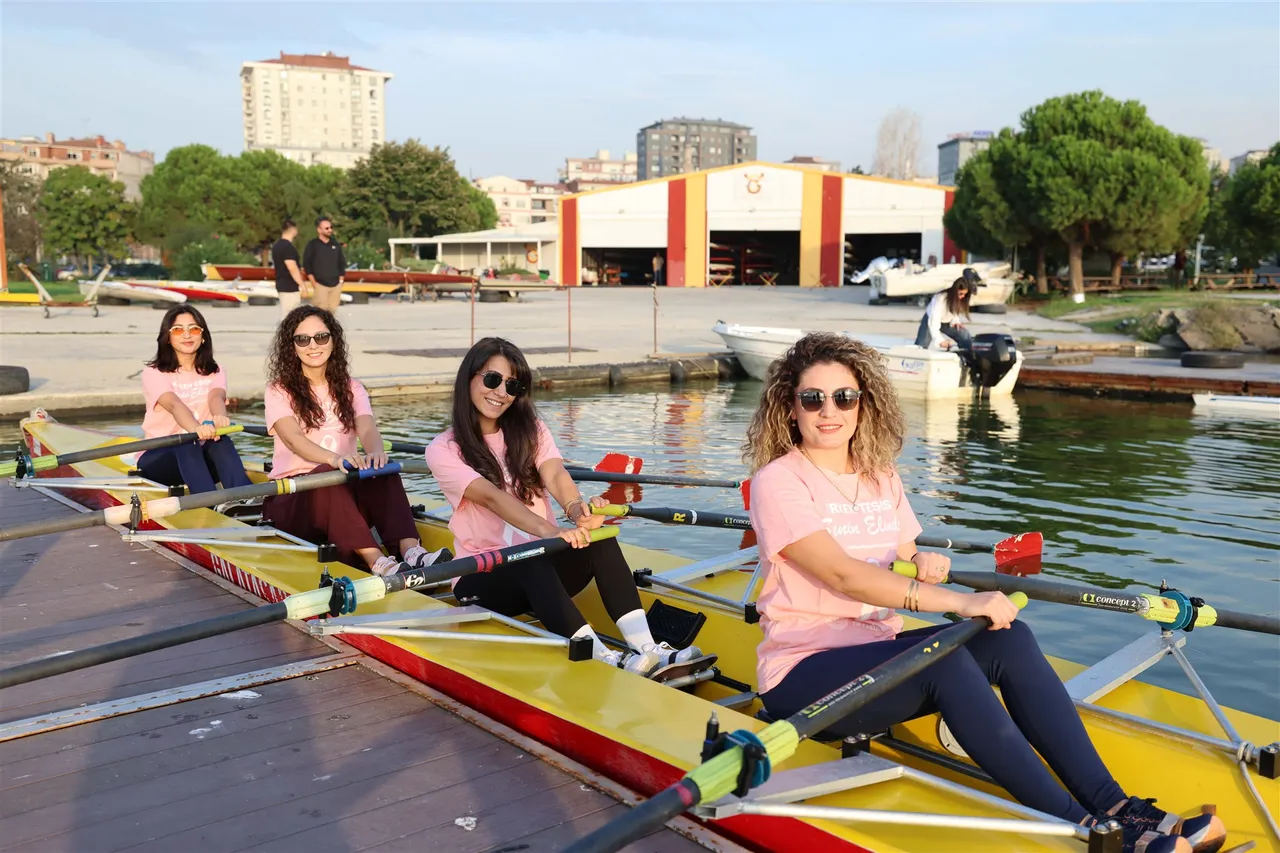 Küçükçekmece Belediyesi: ‘Meme Kanserine Karşı Kürek Çekiyoruz’ Etkinliği Düzenlendi