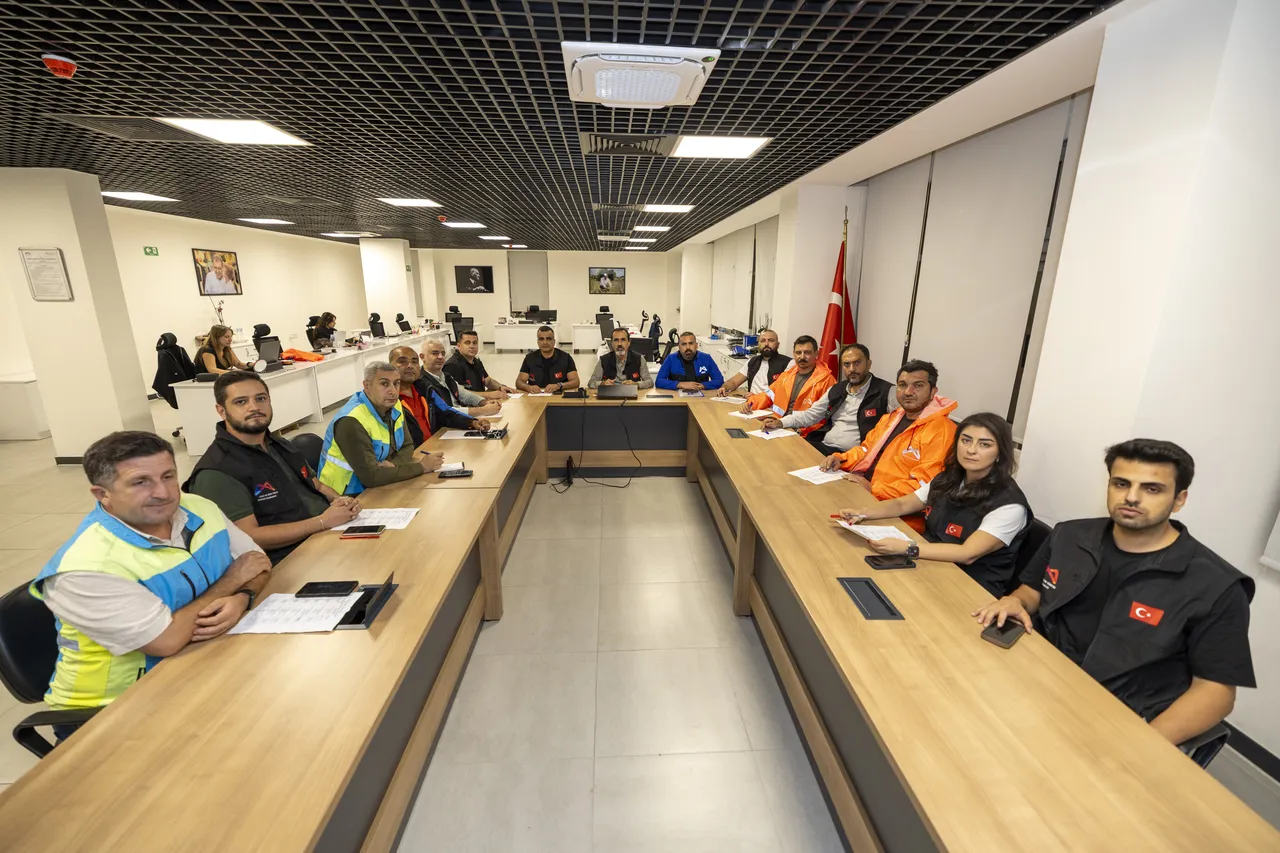 Mersin Büyükşehir ve MESKİ ‘Kriz Masası’ İle Yağmurun Olası Olumsuzluklarına Karşı Teyakkuzda