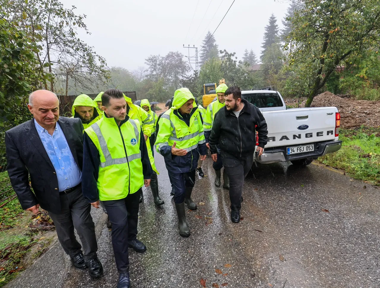 Başkan Alemdar Sapanca ve Geyve’deki afet bölgelerinden son durumu açıkladı