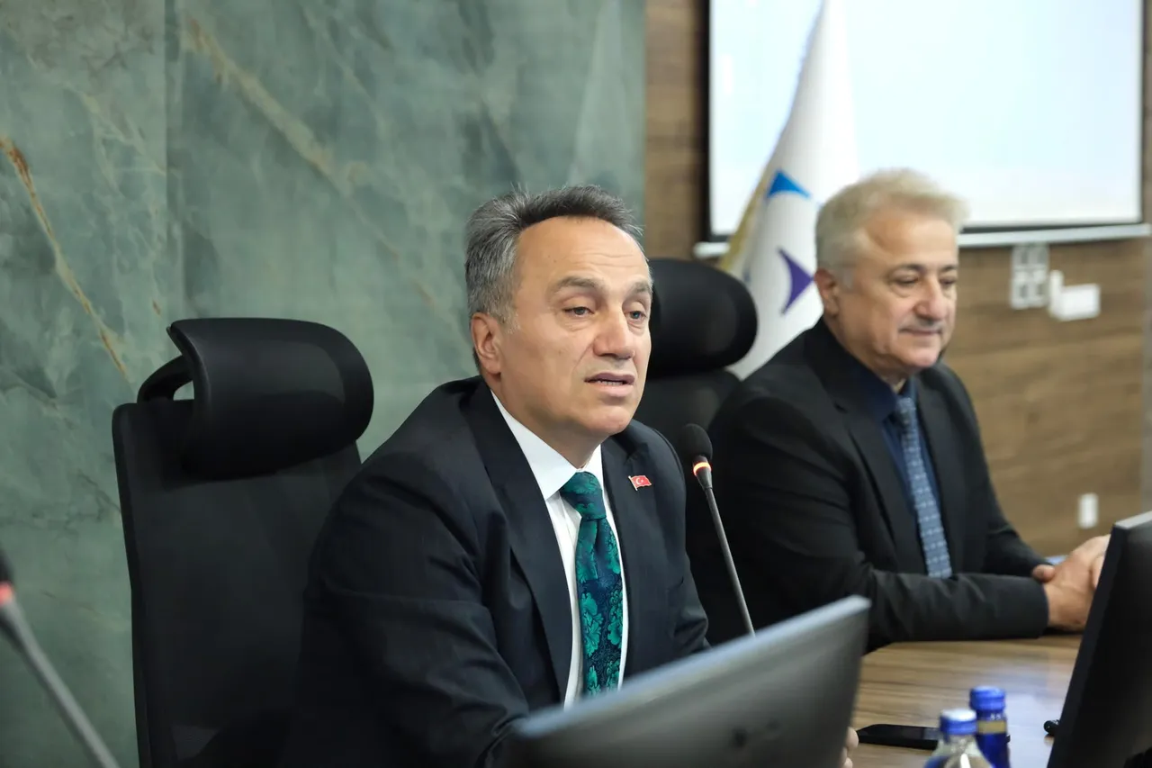 TOGÜ’de bağımlılıkla mücadele eğitimine katkı sunan eğitmenlere teşekkür belgesi
