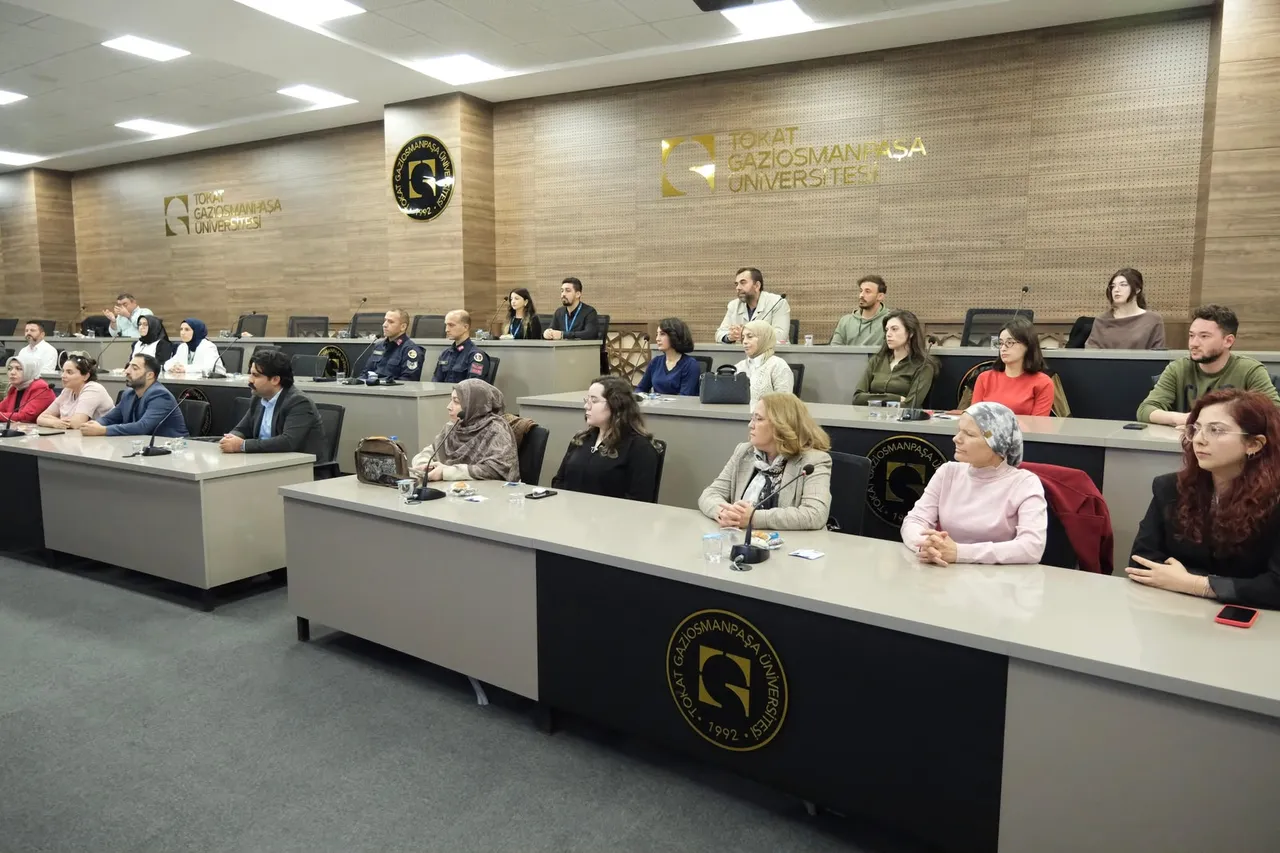 TOGÜ’de bağımlılıkla mücadele eğitimine katkı sunan eğitmenlere teşekkür belgesi