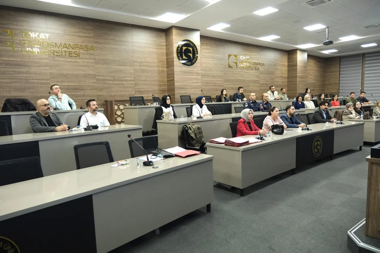 TOGÜ’de bağımlılıkla mücadele eğitimine katkı sunan eğitmenlere teşekkür belgesi