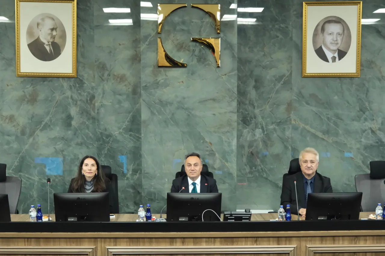 TOGÜ’de bağımlılıkla mücadele eğitimine katkı sunan eğitmenlere teşekkür belgesi