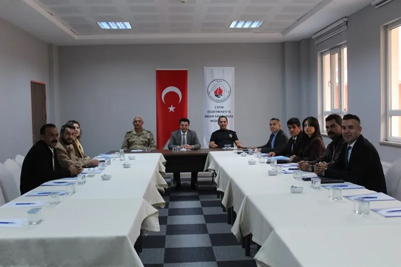 Sahipsiz sokak hayvanları toplantısı