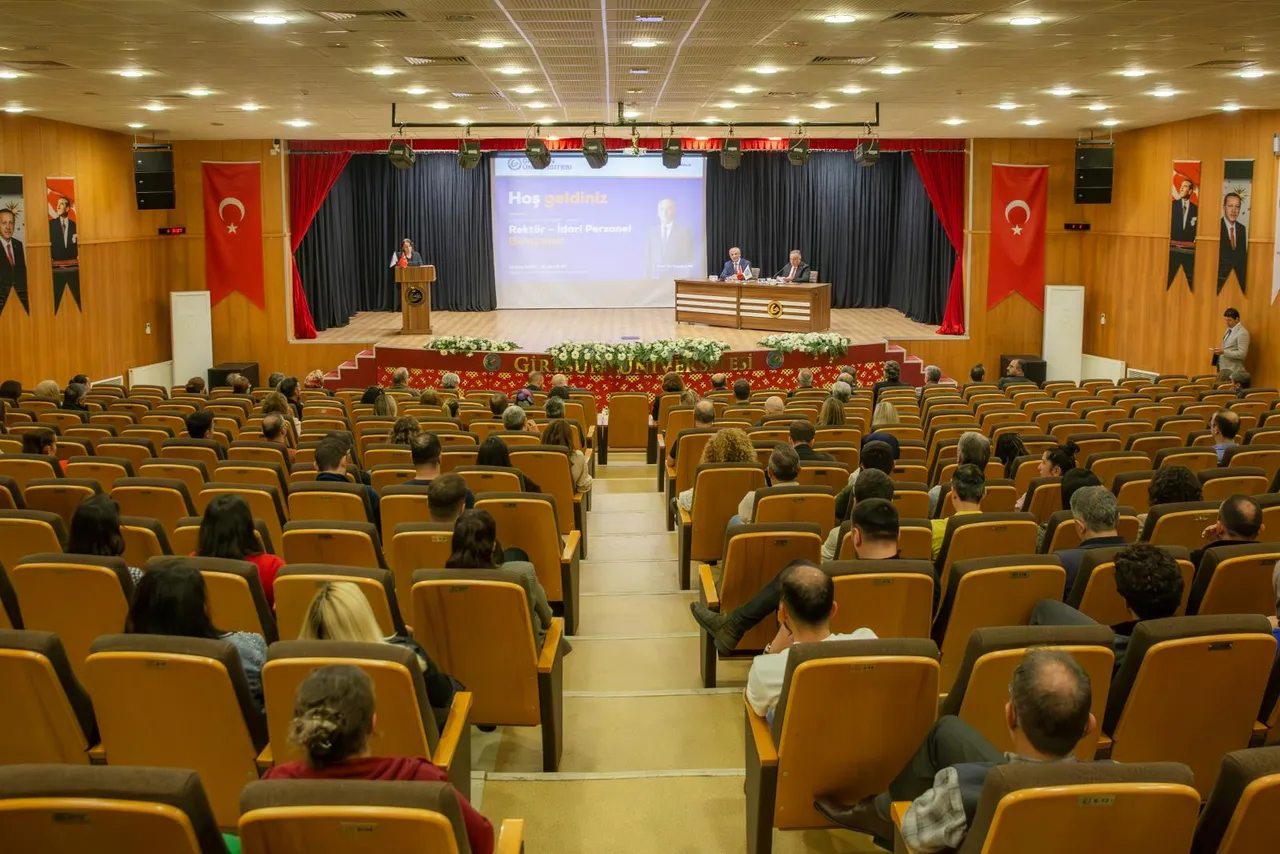 GRÜ'de Rektör-İdari Personel Buluşması gerçekleştirildi