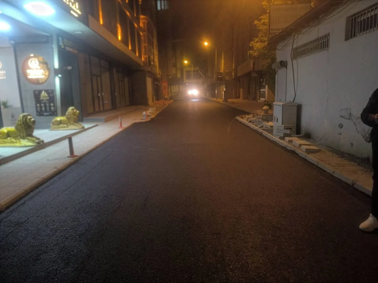 İpekyolu Belediyesi Zerbank Sokak’ı asfaltlayarak halkın hizmetine sundu