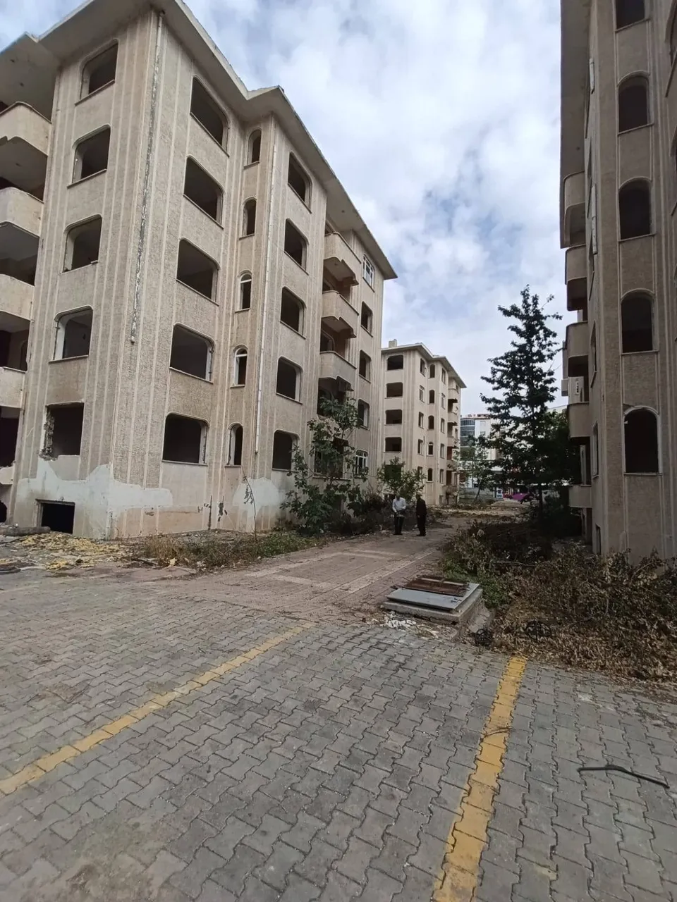 İskele Caddesi’nde bulunan yapıda yıkım çalışmaları başladı