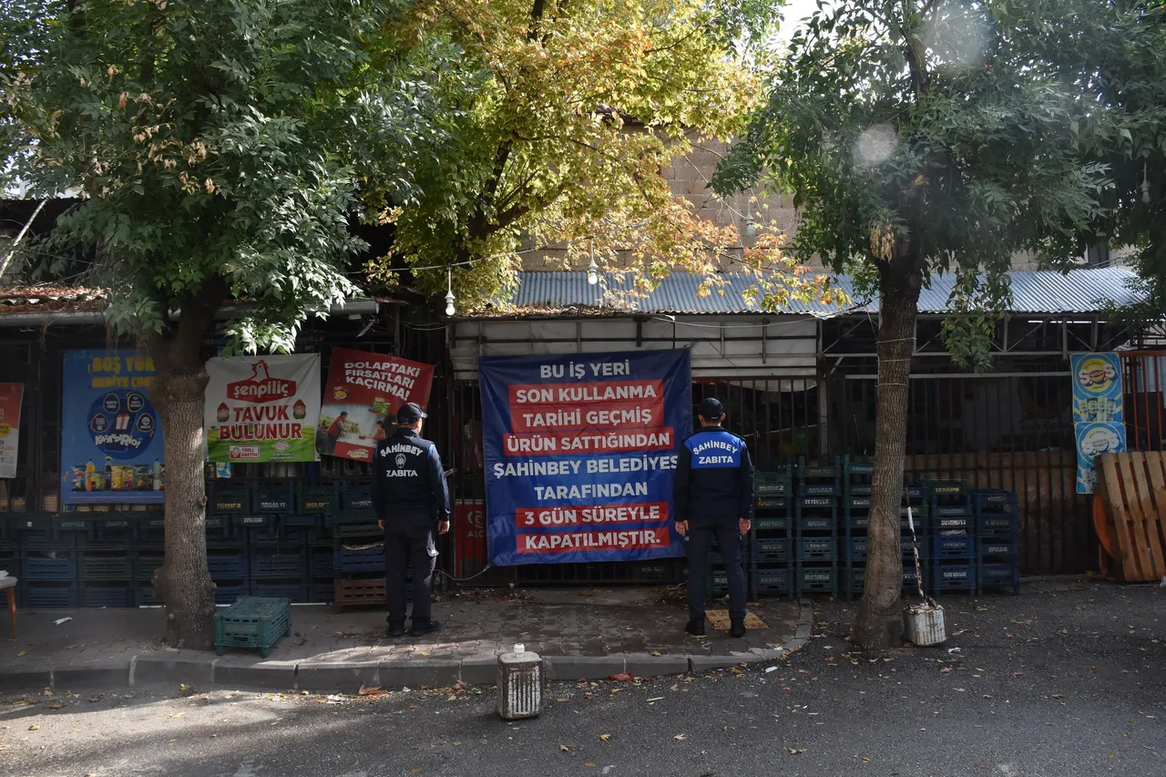 Son kullanma tarihi geçmiş ürün satan 2 market kapatıldı