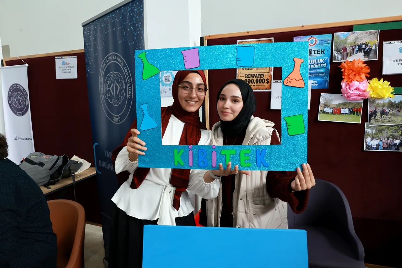 SBTÜ’de öğrenci toplulukları tanıtım ve üye kayıt etkinliği düzenlendi