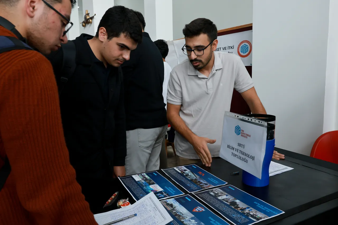 SBTÜ’de öğrenci toplulukları tanıtım ve üye kayıt etkinliği düzenlendi
