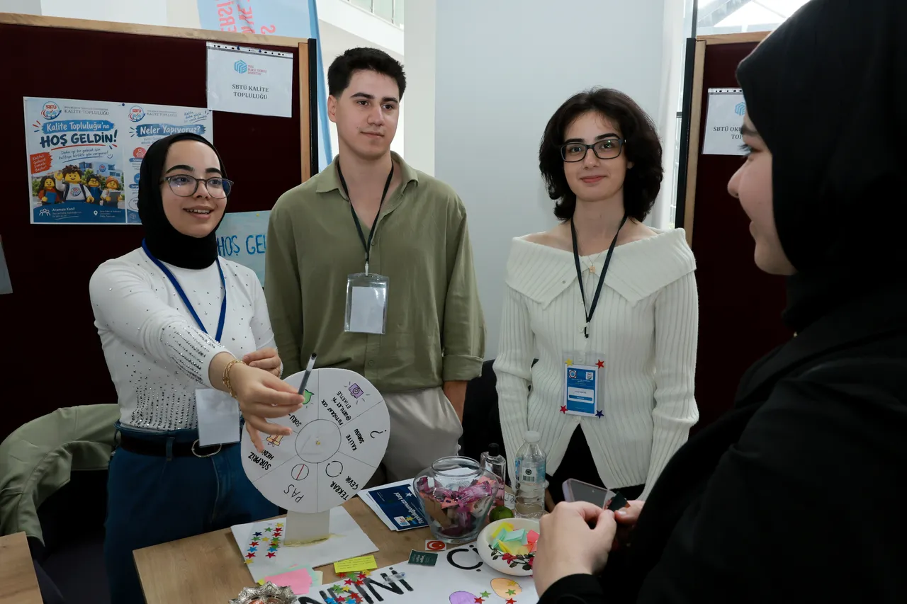 SBTÜ’de öğrenci toplulukları tanıtım ve üye kayıt etkinliği düzenlendi