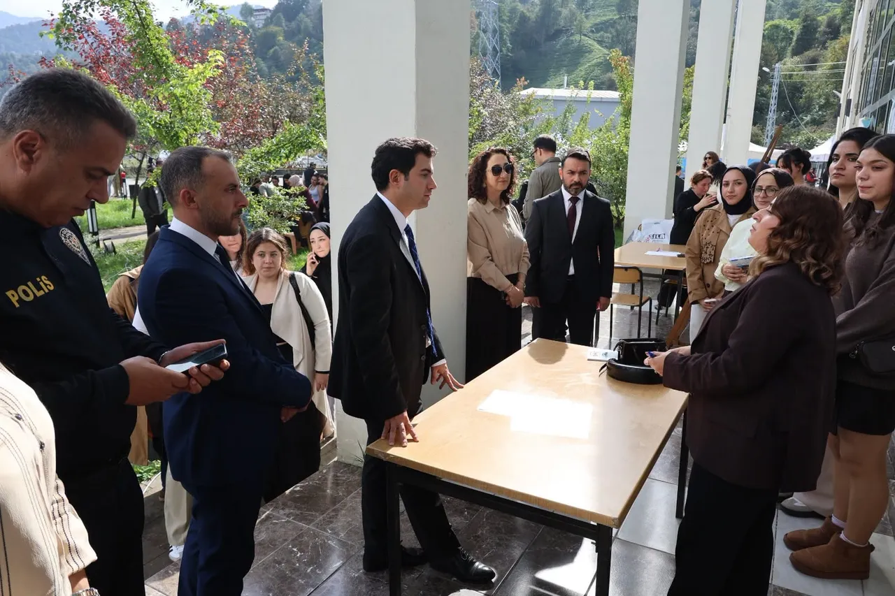 Kaymakam Güzel, Artvin Çoruh Üniversitesi Arhavi yerleşkisine ziyaret gerçekleştirdi
