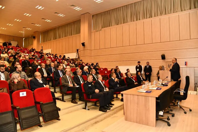 Vali Soytürk 3. Uluslararası Çağdaş Dini Meseleler Sempozyumu’na katıldı