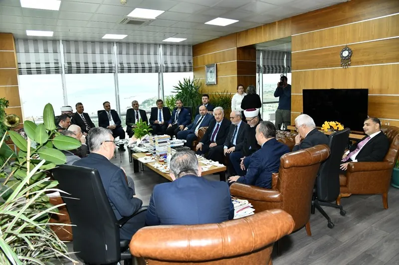 Vali Soytürk 3. Uluslararası Balkan Sempozyumu’nu düzenleyen akademisyenlerle bir araya geldi
