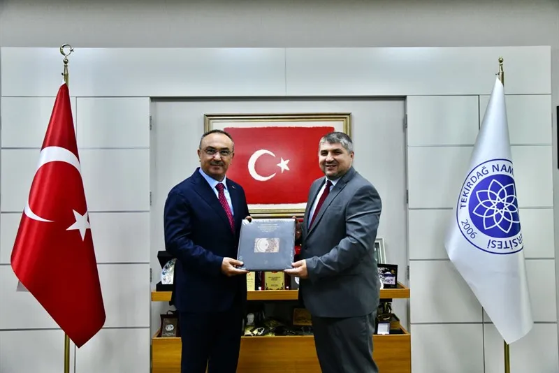 Vali Soytürk 3. Uluslararası Balkan Sempozyumu’nu düzenleyen akademisyenlerle bir araya geldi