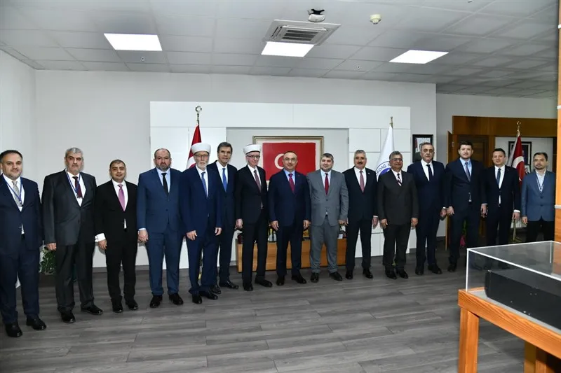 Vali Soytürk 3. Uluslararası Balkan Sempozyumu’nu düzenleyen akademisyenlerle bir araya geldi