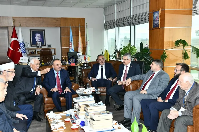Vali Soytürk 3. Uluslararası Balkan Sempozyumu’nu düzenleyen akademisyenlerle bir araya geldi