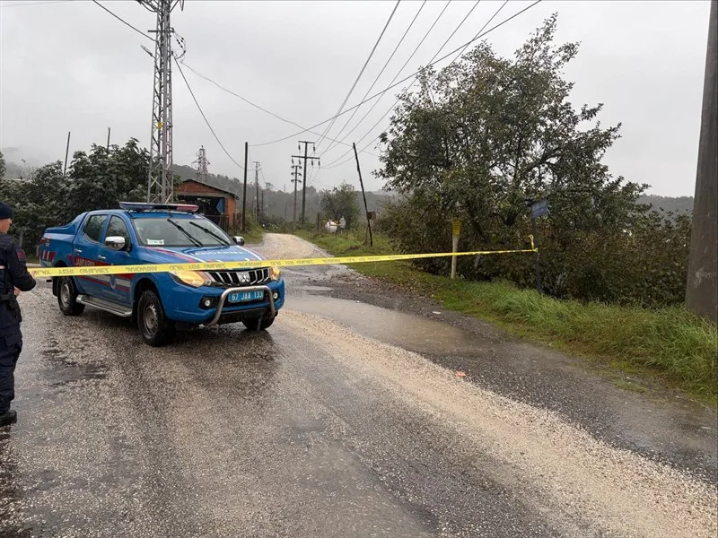 Zonguldak genelinde etkili olan kuvvetli yağışların yol açtığı olumsuz etkilerine yönelik saha çalışmaları aralıksız sürdürülmektedir