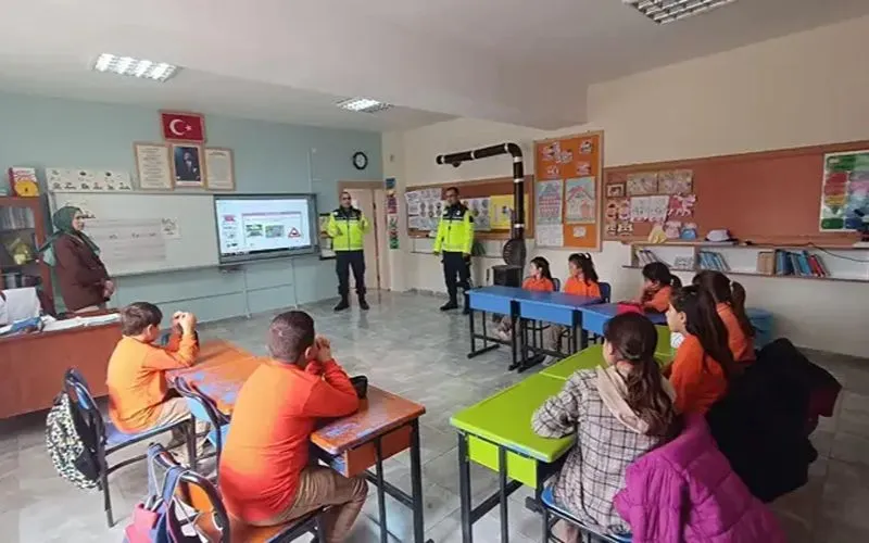 Tokat’ta jandarmadan okullarda güvenlik tedbiri alındı