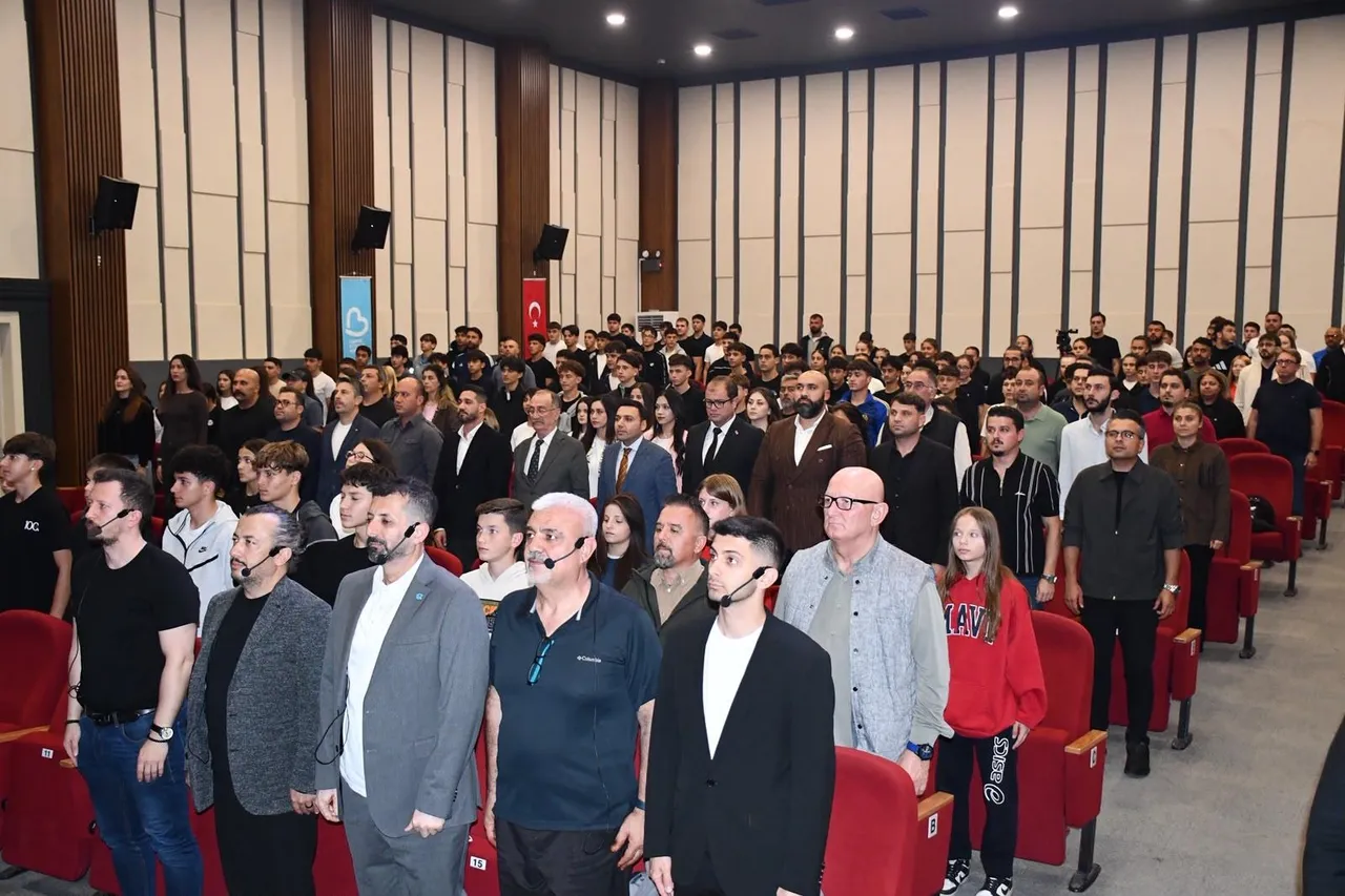 Sporda Bilim ve Vizyon Zirvesi paneli genç sporcuları buluşturdu
