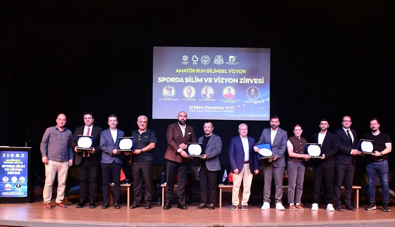 Sporda Bilim ve Vizyon Zirvesi paneli genç sporcuları buluşturdu